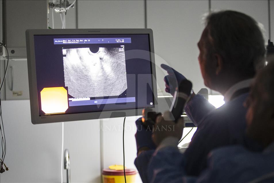 Pankreas ameliyatlarını 100 doktor canlı izledi