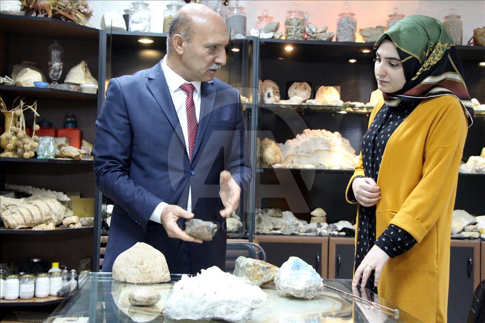 Elazığlı mühendis 30 yıldır maden cevherlerini biriktiriyor