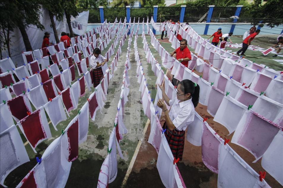 Pemecahan rekor MURI pembuatan kertas daur ulang