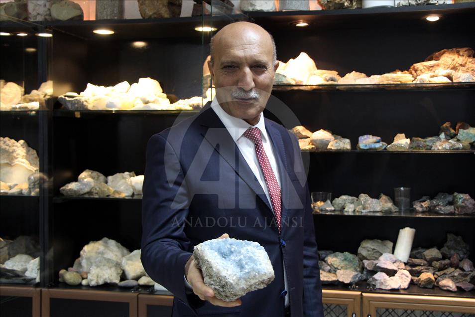 Elazığlı mühendis 30 yıldır maden cevherlerini biriktiriyor