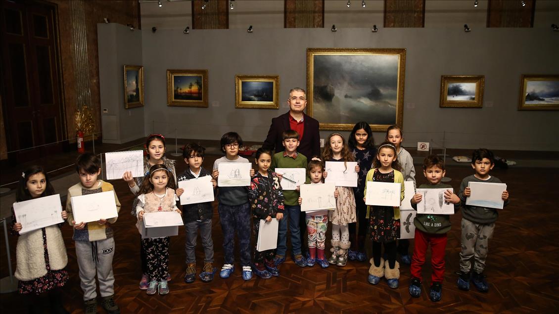 Çocukların Ayvazovski tablolarına karşı resim keyfi