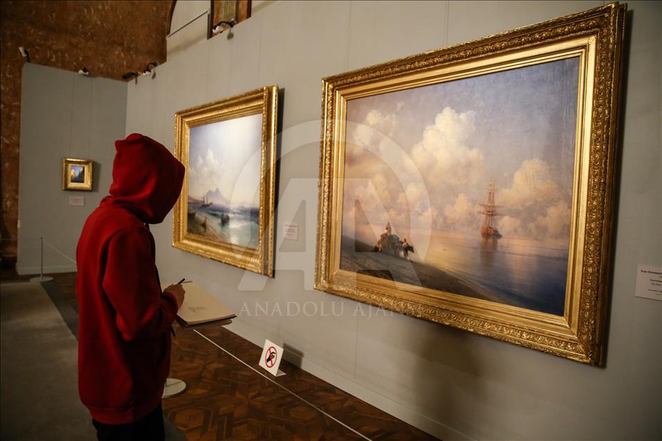 Çocukların Ayvazovski tablolarına karşı resim keyfi