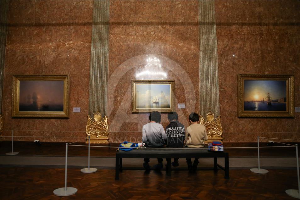Çocukların Ayvazovski tablolarına karşı resim keyfi