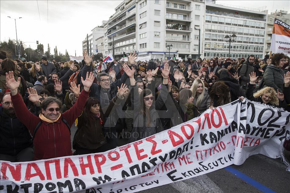 درگیری پلیس یونان با معلمان معترض در آتن
