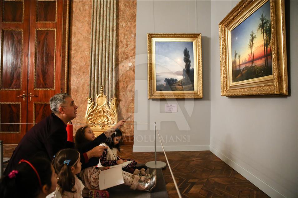 Çocukların Ayvazovski tablolarına karşı resim keyfi