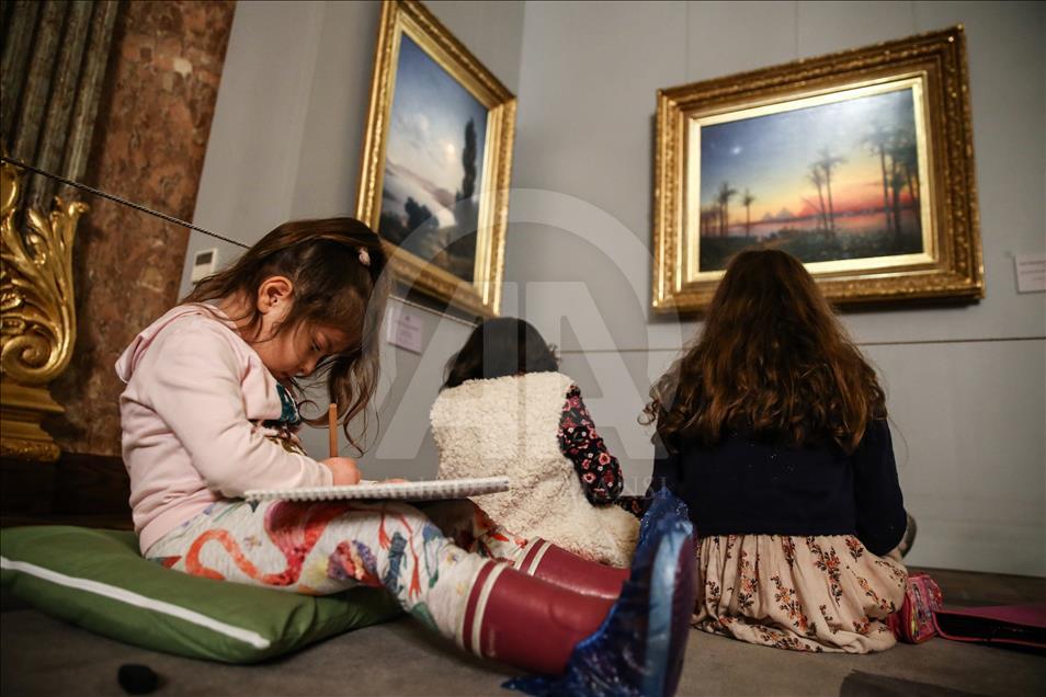 Çocukların Ayvazovski tablolarına karşı resim keyfi