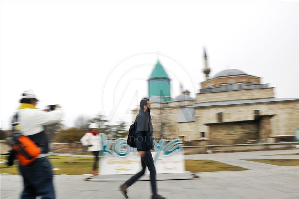 Mevlana Müzesi'nin turkuaz kubbesi yenileniyor
