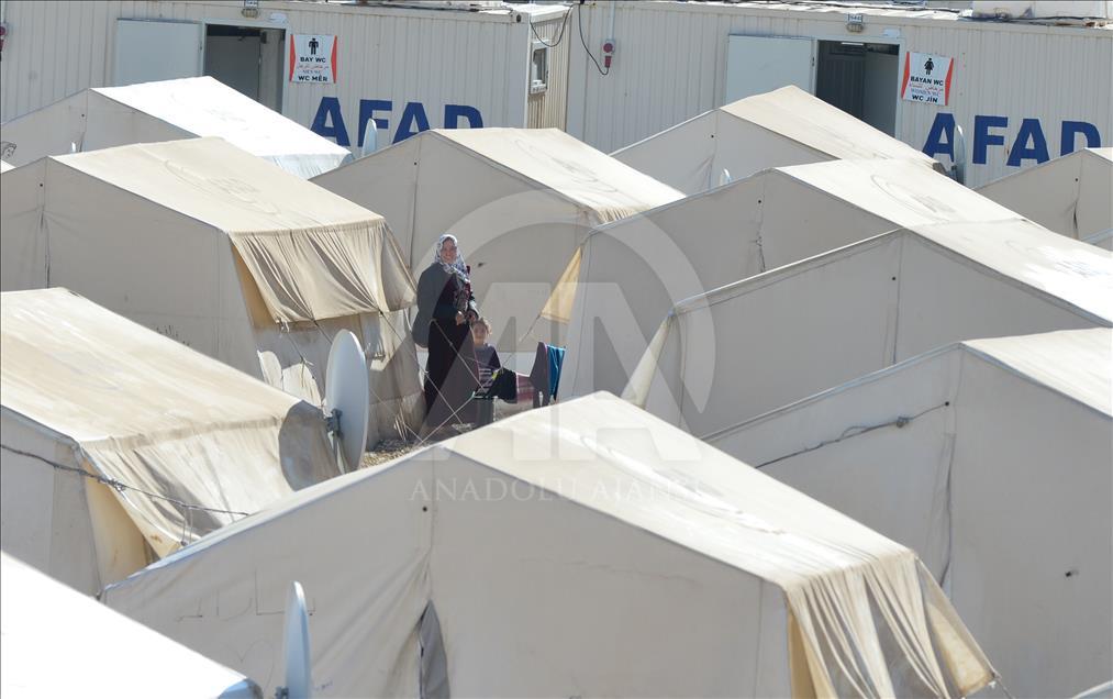 Беженцы в Турции ожидают очистки Сирии от террористов
