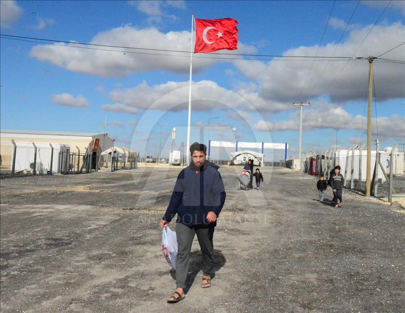 Беженцы в Турции ожидают очистки Сирии от террористов
