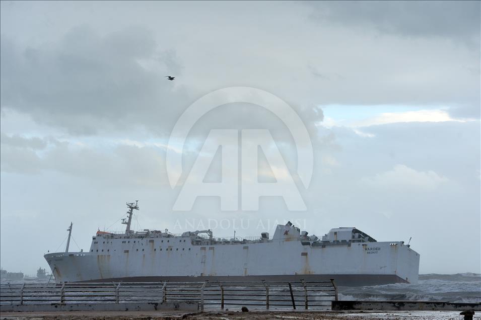 Cargo ship grounds in Mersin