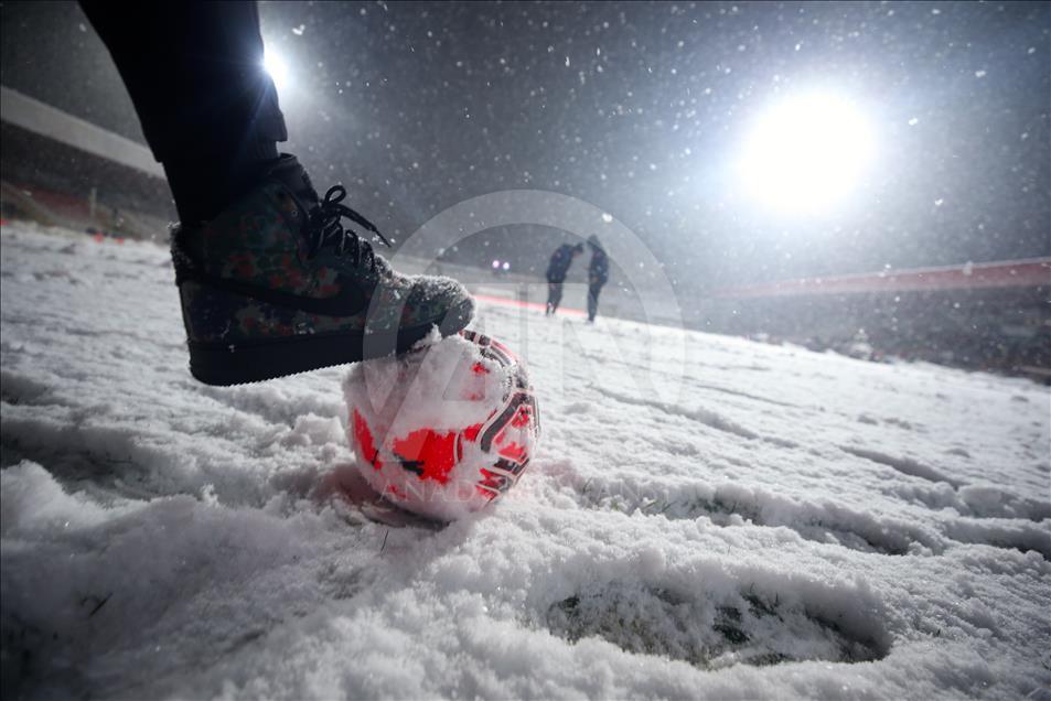 Partido de la Copa de Turquía se pospuso por fuertes nevadas
