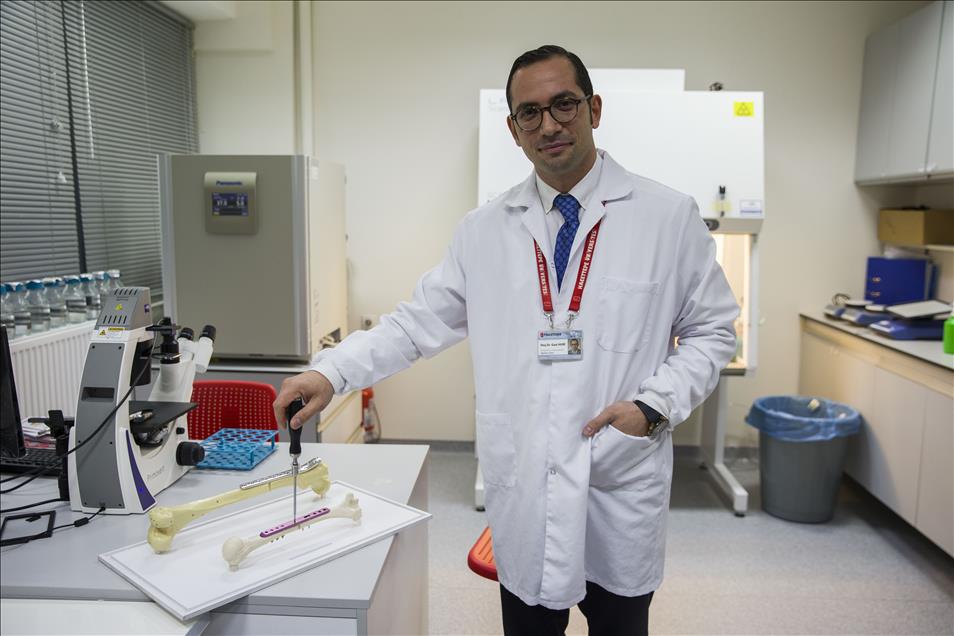 طبيب تركي يحصل على براءة اختراع عن آلية لتطويل العظام
