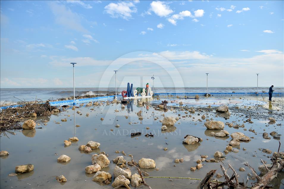 Mersin'de fırtınanın etkili olduğu bölgelerde inceleme 