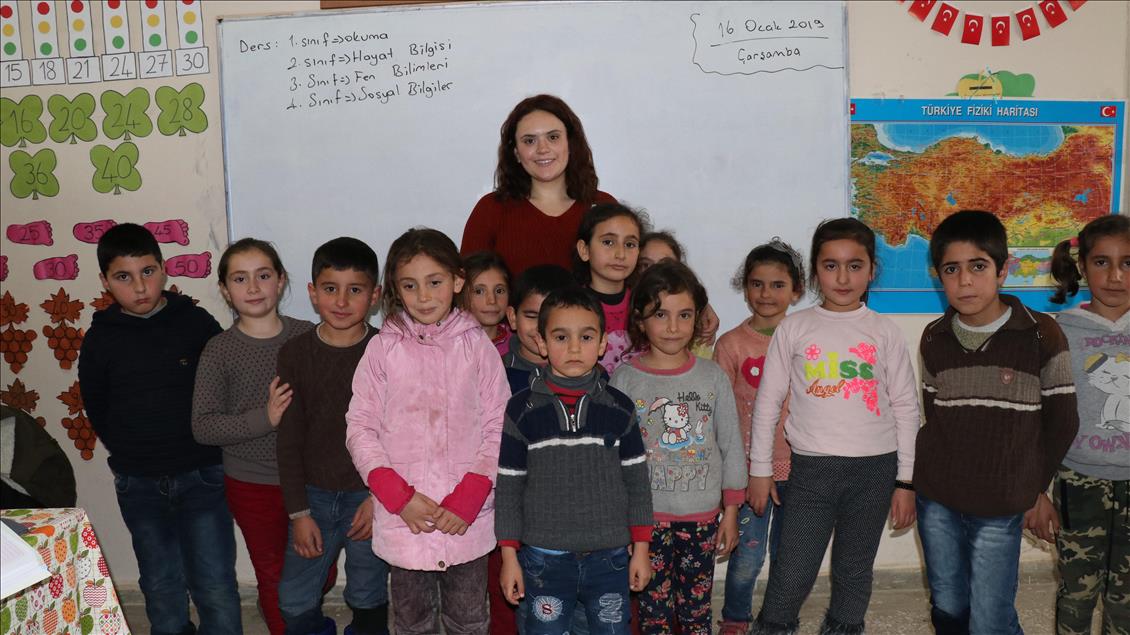 İzmirli Emine öğretmen, Diyarbakırlı öğrencilerin her şeyi oldu