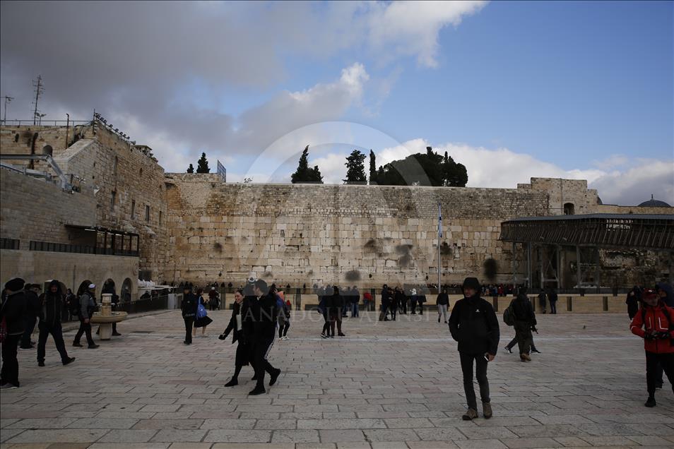 İsrail’in Ağlama Duvarı’nı "restore" etmesine kınama