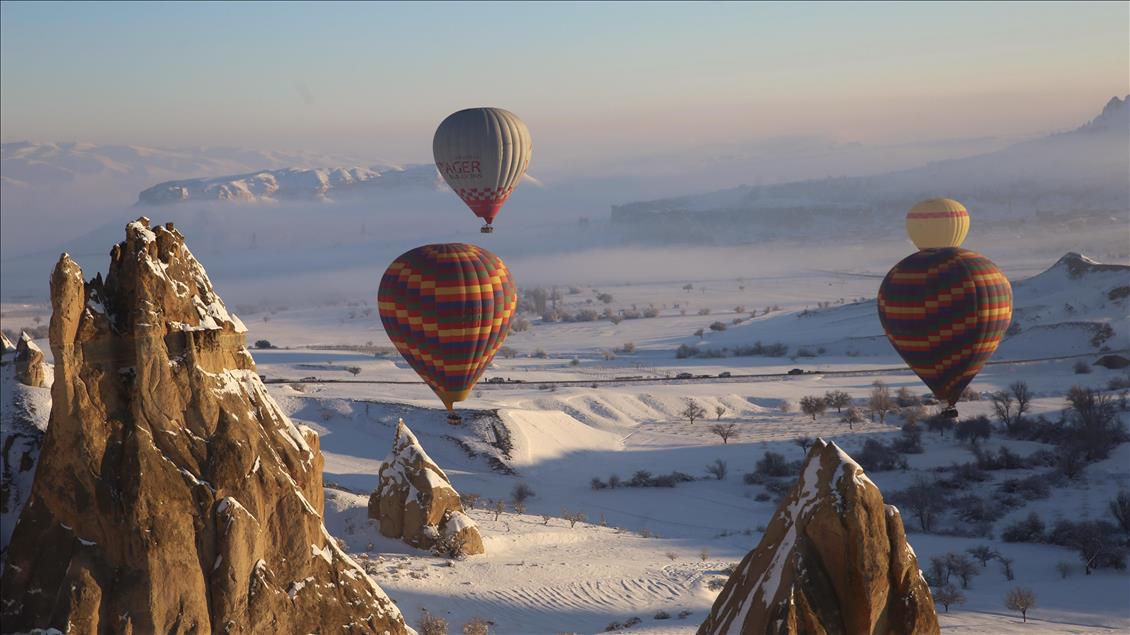 Turistler gökyüzünden izledikleri Kapadokya'ya hayran kaldı