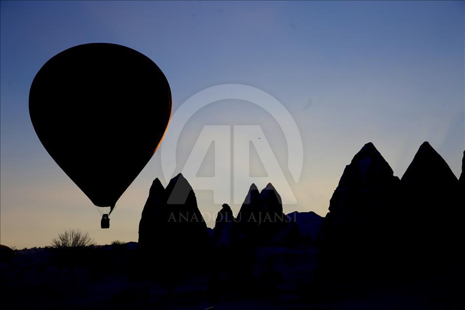 Turistler gökyüzünden izledikleri Kapadokya'ya hayran kaldı