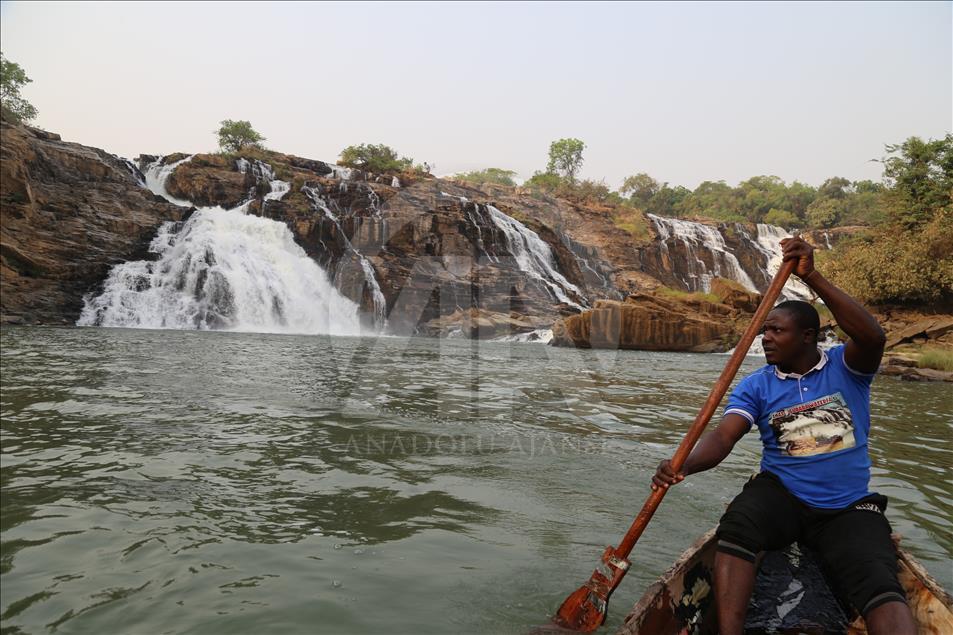 Batı Afrika'nın doğa harikası: "Kutsal" Gurara Şelalesi
