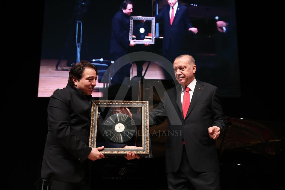 Cumhurbaşkanı Erdoğan, Piyanist ve besteci Fazıl Say'ın "Truva Sonatı" konserini izledi