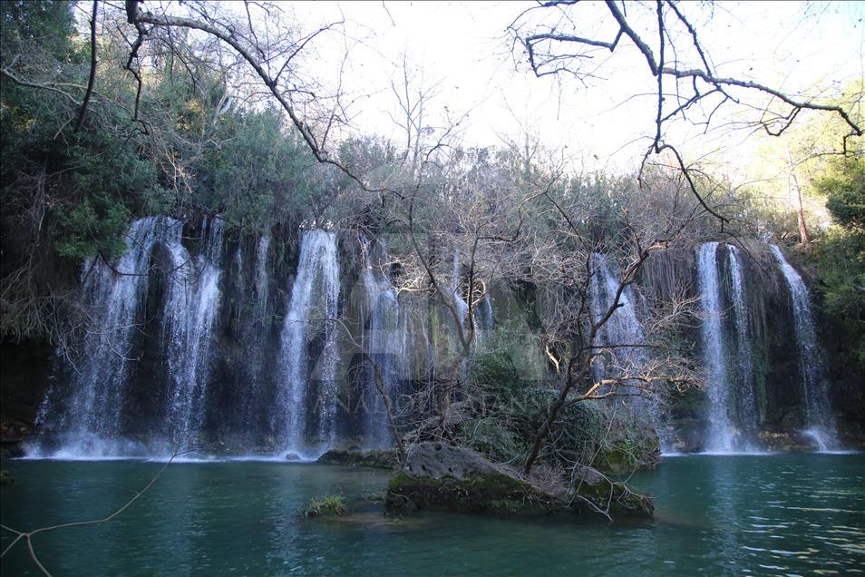 Kurşunlu Şelalesi kışın da turistlerin gözdesi