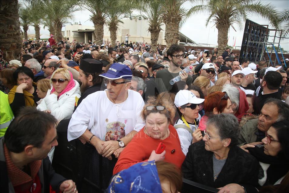 Bautismo de cristianos ortodoxos en el río Jordán