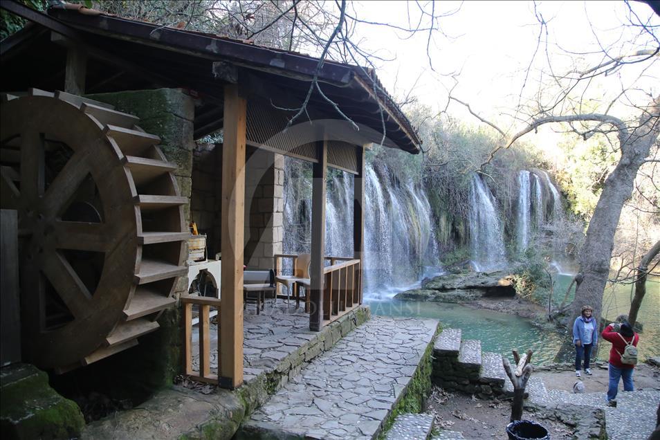 Kurşunlu Şelalesi kışın da turistlerin gözdesi