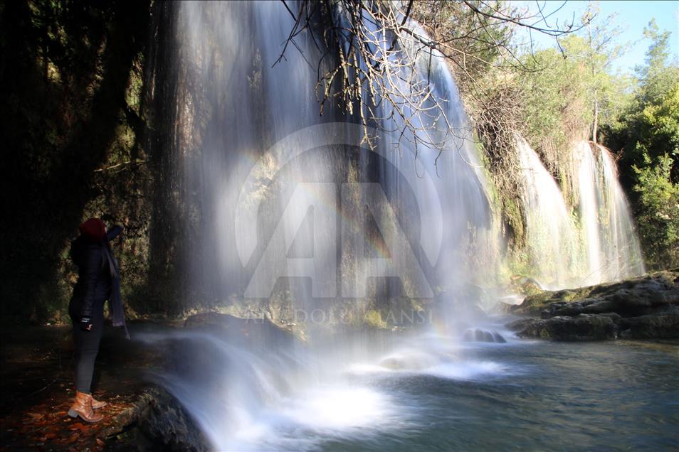 Kurşunlu Şelalesi kışın da turistlerin gözdesi