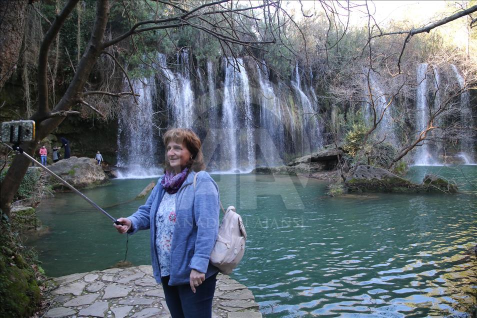 Kurşunlu Şelalesi kışın da turistlerin gözdesi
