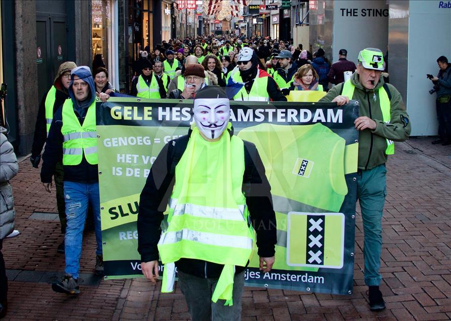 Hollanda'da "sarı yeleklilerden" sekizinci eylem