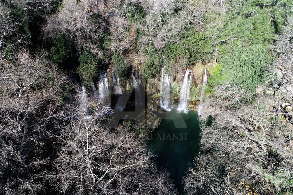Kurşunlu Şelalesi kışın da turistlerin gözdesi