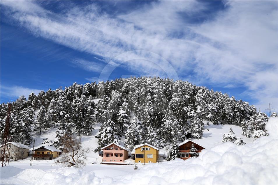 Así se ve el invierno en las montañas Egricimen en Sivas, Turquía