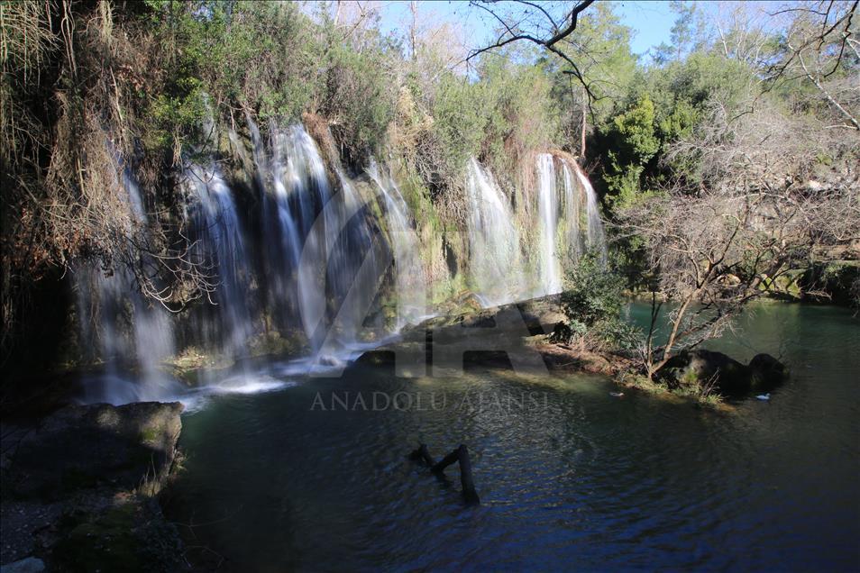 Kurşunlu Şelalesi kışın da turistlerin gözdesi