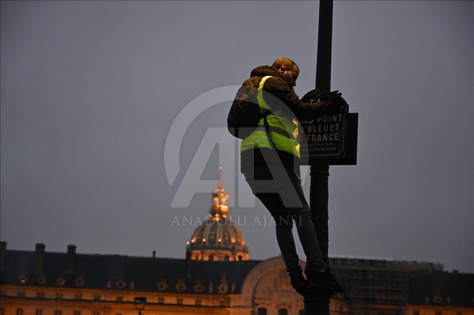 Paris'te polisin sarı yeleklilere müdahalesi devam ediyor