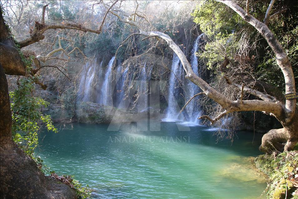 Kurşunlu Şelalesi kışın da turistlerin gözdesi