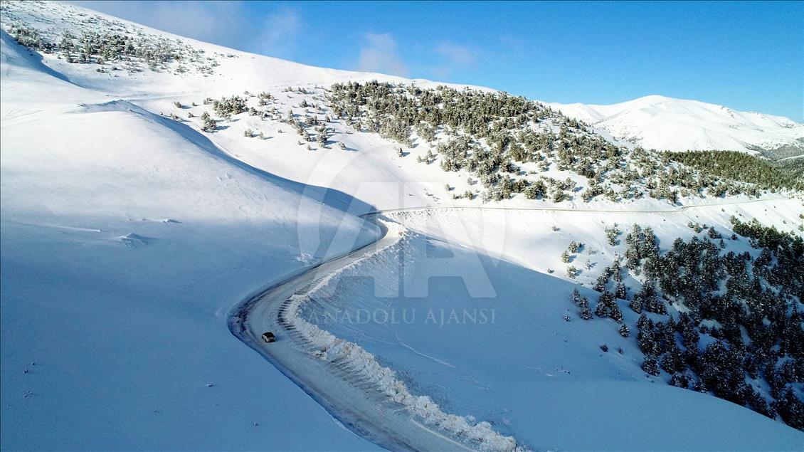 Tarihi İpek Yolu'ndaki Zigana Dağı'nda kış güzelliği