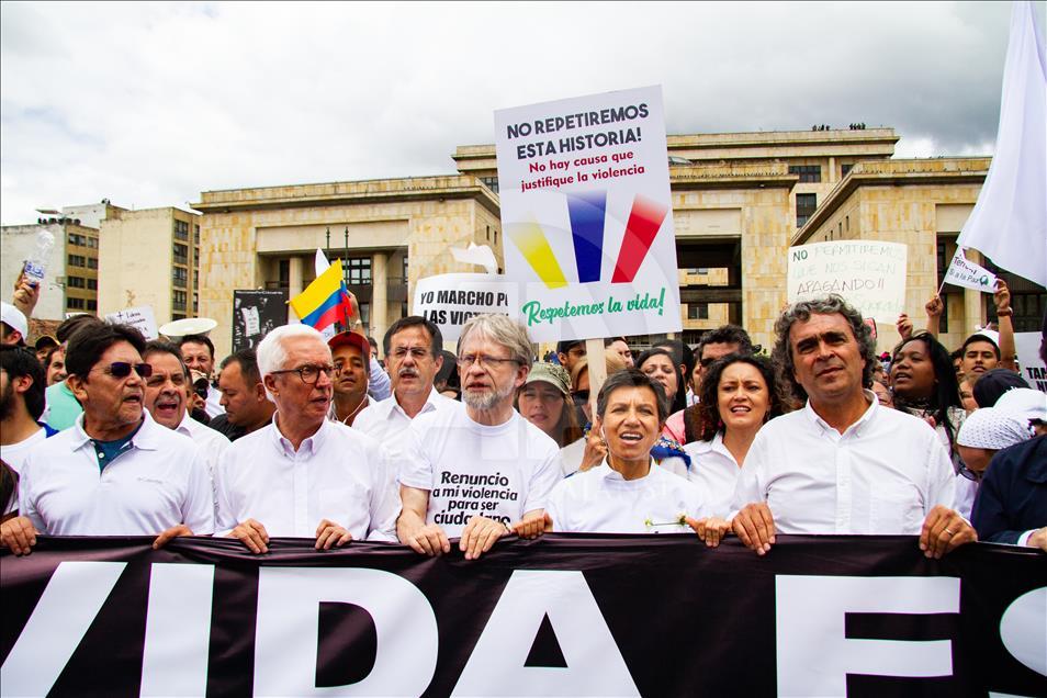 Colombians march against terrorism in Bogota
