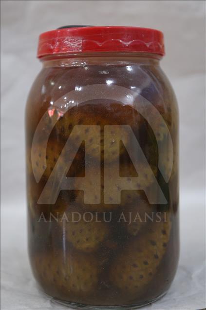 مخللات من السمك والموز والكيوي في قيصري التركية
