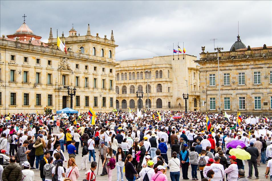 Colombians march against terrorism in Bogota