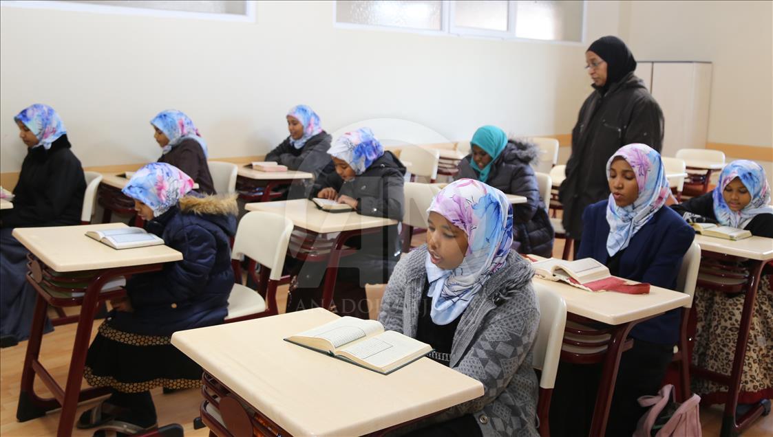 إسطنبول تشرف على تحفيظ القرآن الكريم للطلبة السودانيين