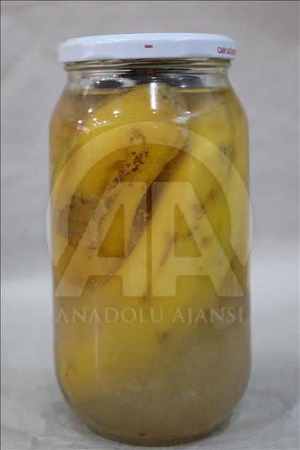 مخللات من السمك والموز والكيوي في قيصري التركية
