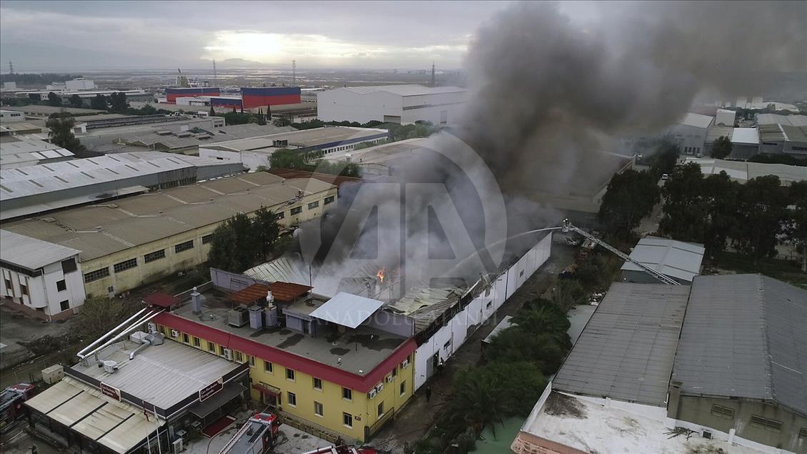 İzmir'de fabrika yangını