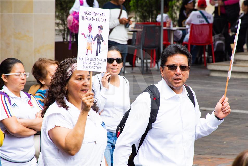 Colombians march against terrorism in Bogota