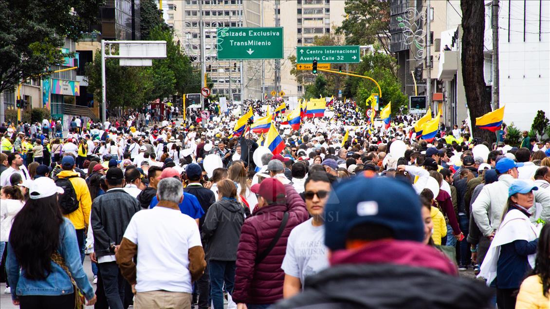 Colombians march against terrorism in Bogota