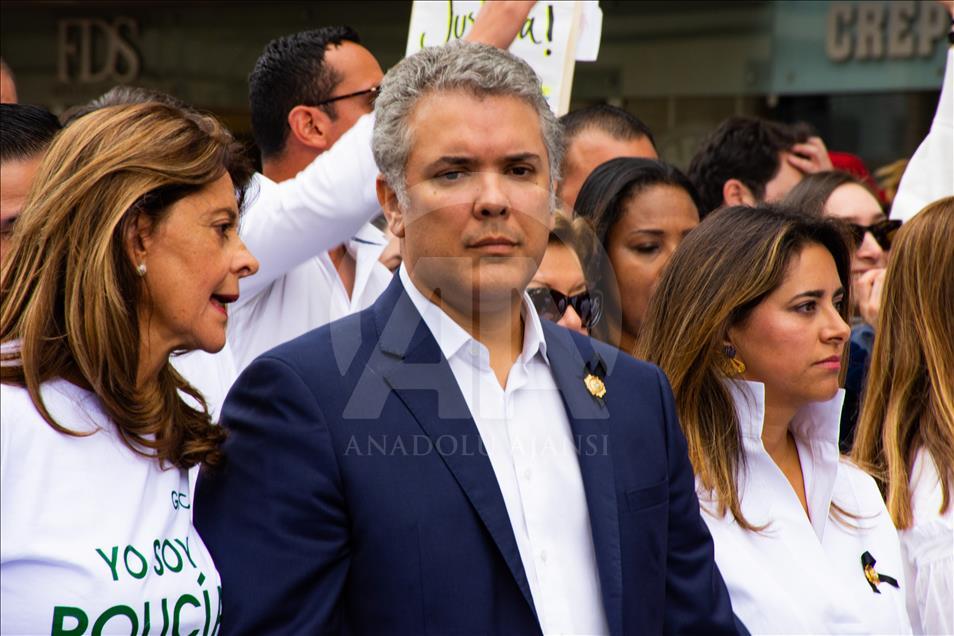 Colombians march against terrorism in Bogota