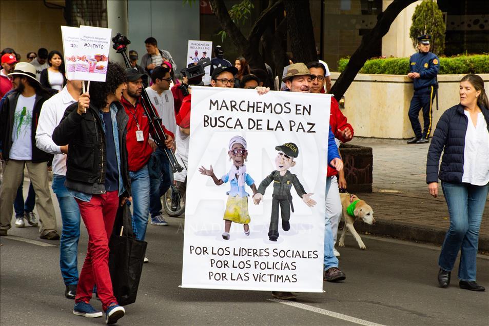 Colombians march against terrorism in Bogota