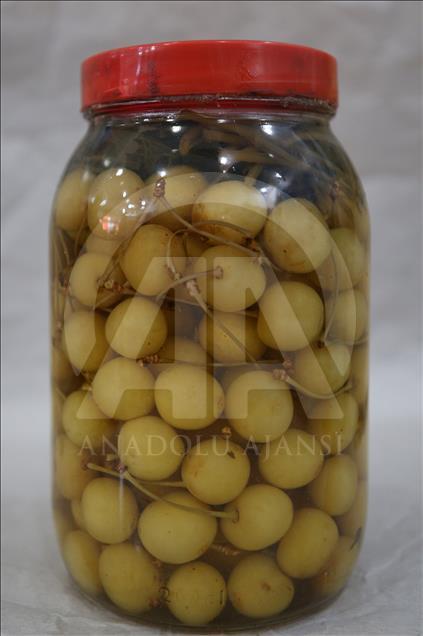 مخللات من السمك والموز والكيوي في قيصري التركية
