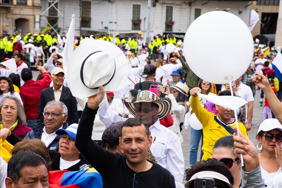 Colombians march against terrorism in Bogota