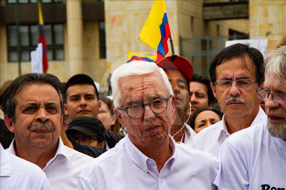 Colombians march against terrorism in Bogota