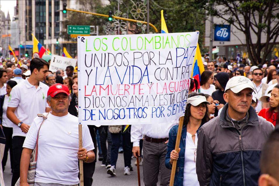 Colombians march against terrorism in Bogota