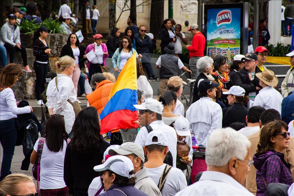 Colombians march against terrorism in Bogota
